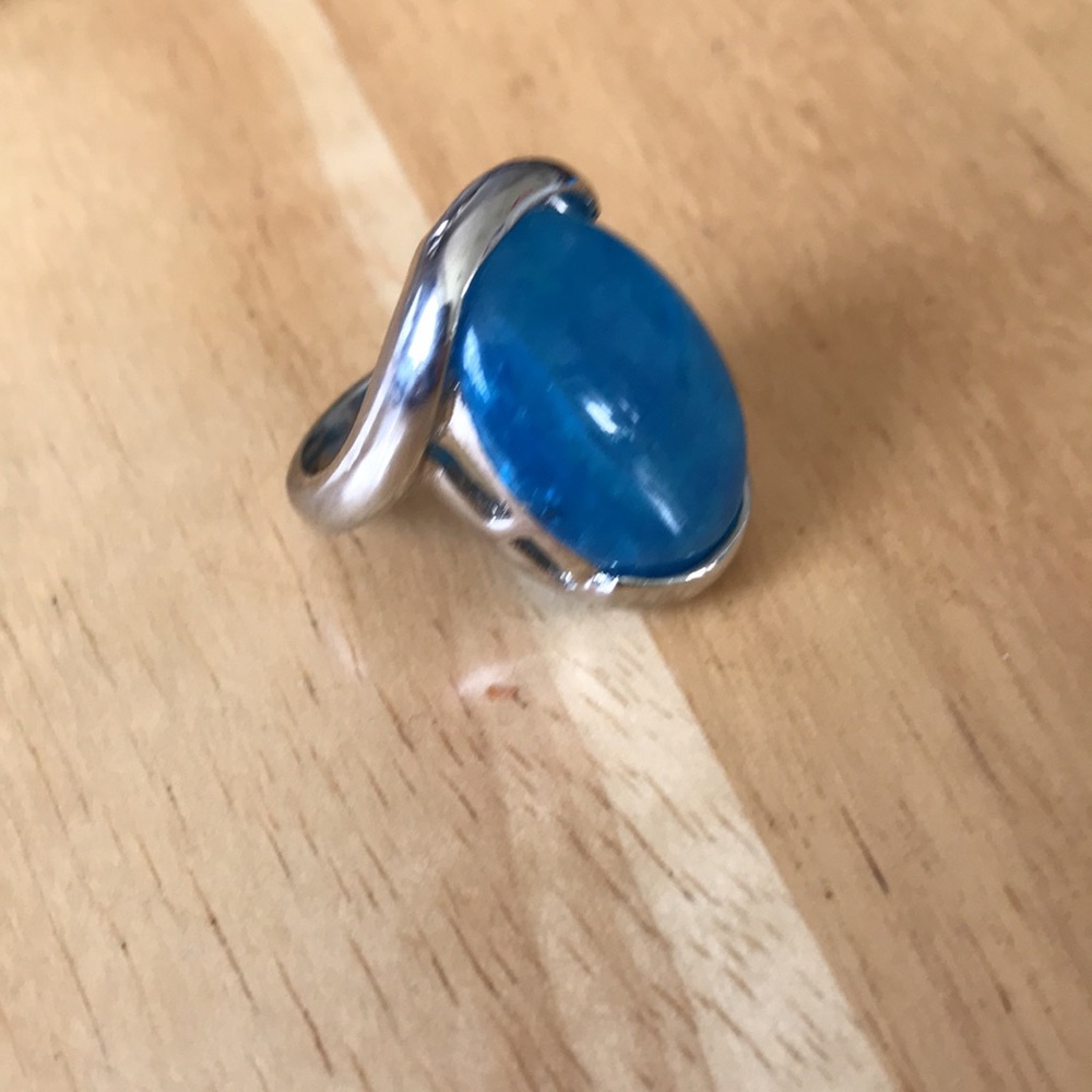 8/$25 💐🌸🌺Metal band with blue rock face.